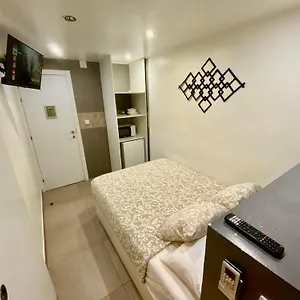 Appartamento Nuevas Con Bano Privado Frente Al Metro St Mwc Barcelona-fira, L'Hospitalet de Llobregat